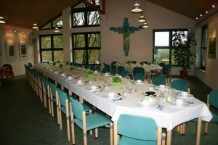 Gedeckter Tisch im Gemeindezentrum Christ König